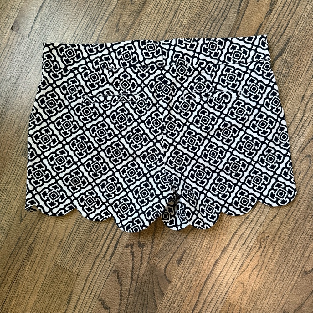 Crown & Ivy Black and White Scalloped Shorts - Picture 5 of 5